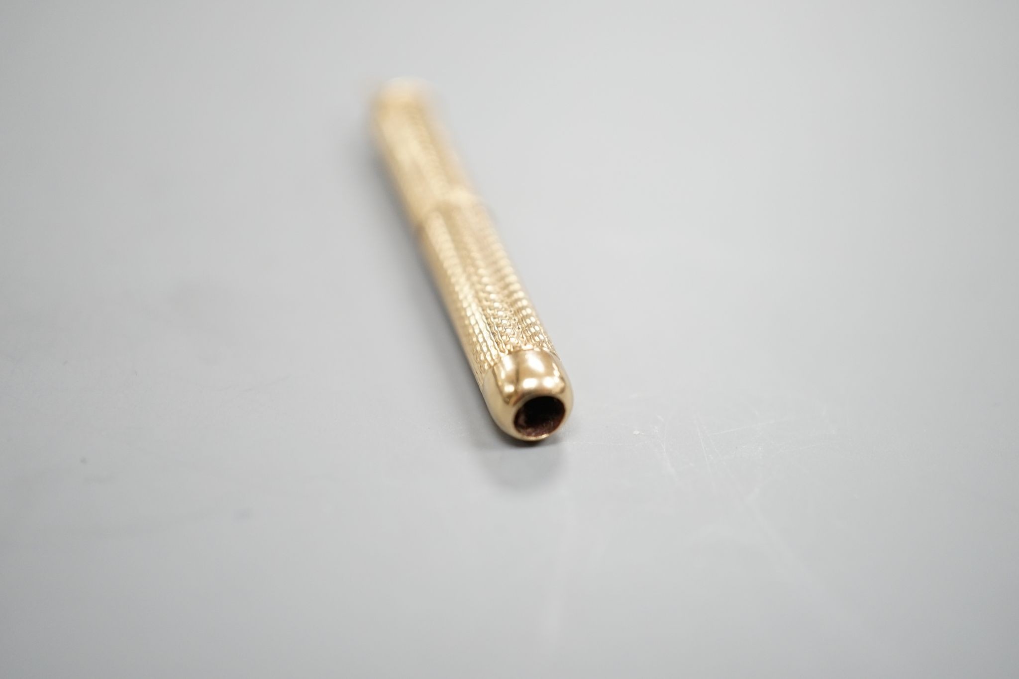A A 1960' 9ct gold cased propelling toothpick, 46mm.